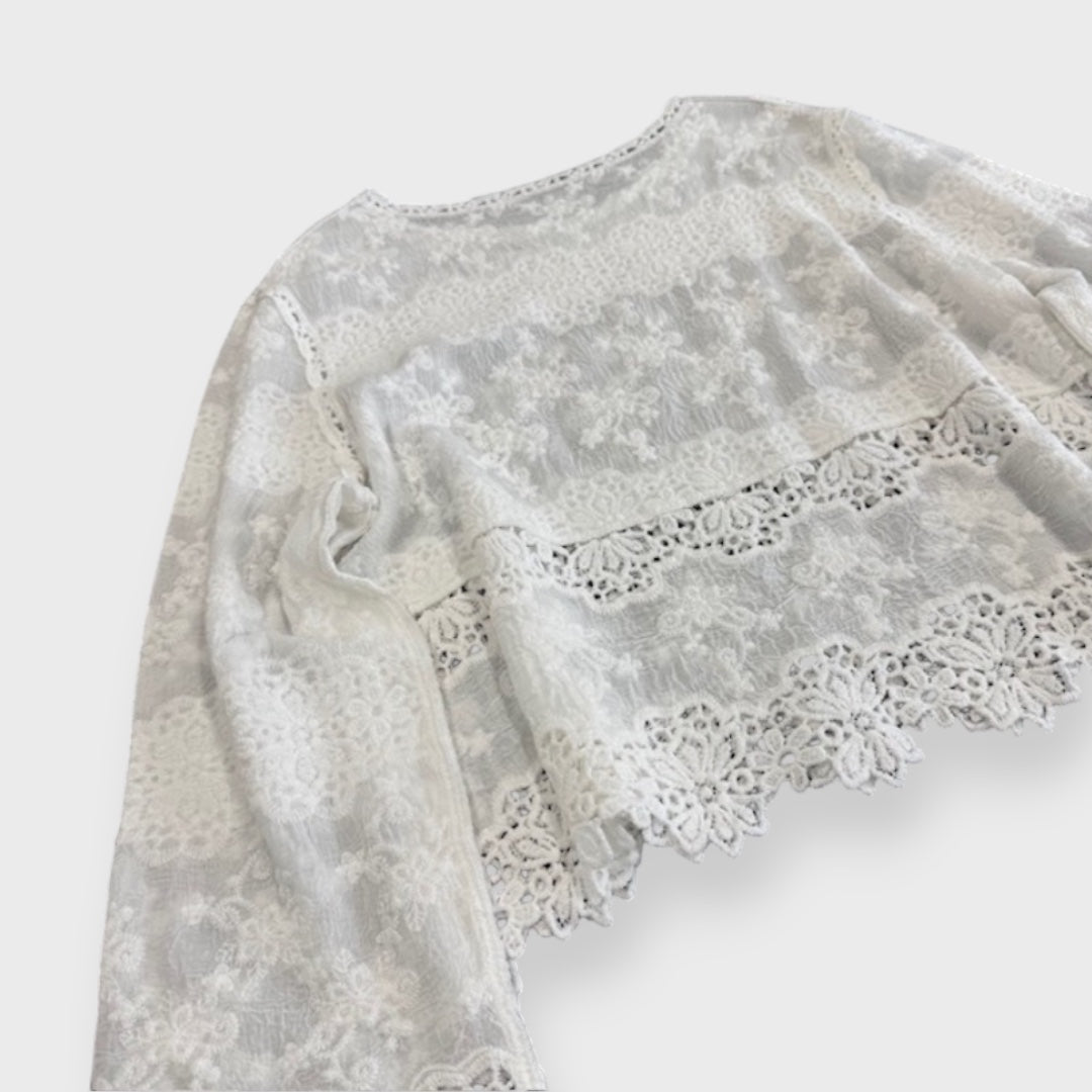 เสื้อครอปลูกไม้ลายดอก สไตล์วินเทจหวานละมุน