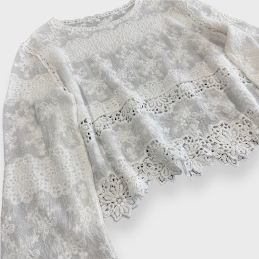 เสื้อครอปลูกไม้ลายดอก สไตล์วินเทจหวานละมุน