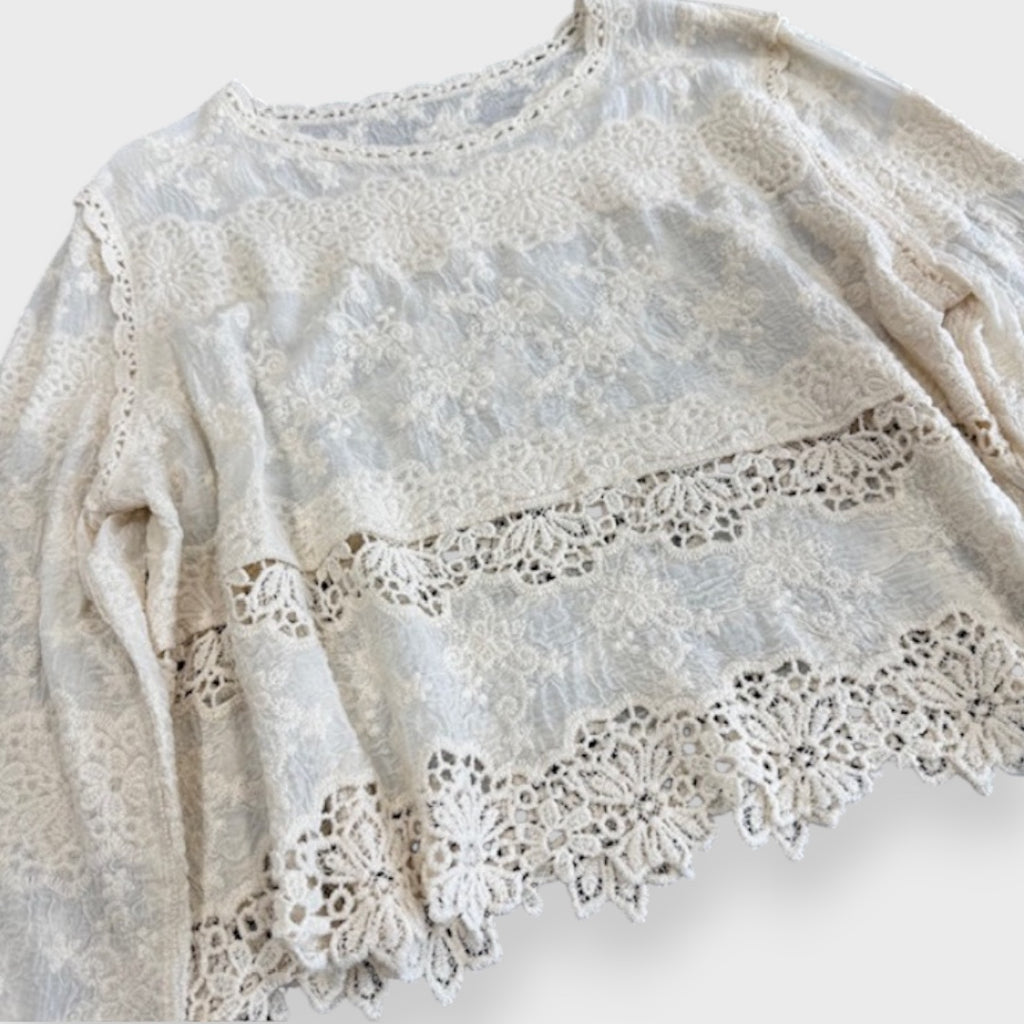 เสื้อครอปลูกไม้ลายดอก สไตล์วินเทจหวานละมุน