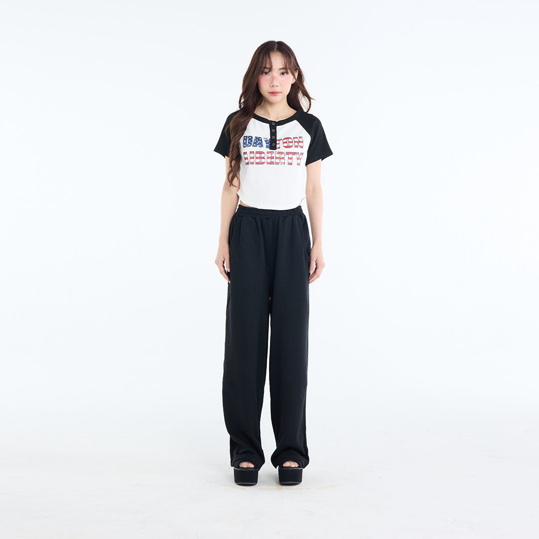 เสื้อครอป "Dayton Liberty" สไตล์สปอร์ตเกิร์ล กระดุมหน้าเพิ่มกิมมิคความน่ารัก