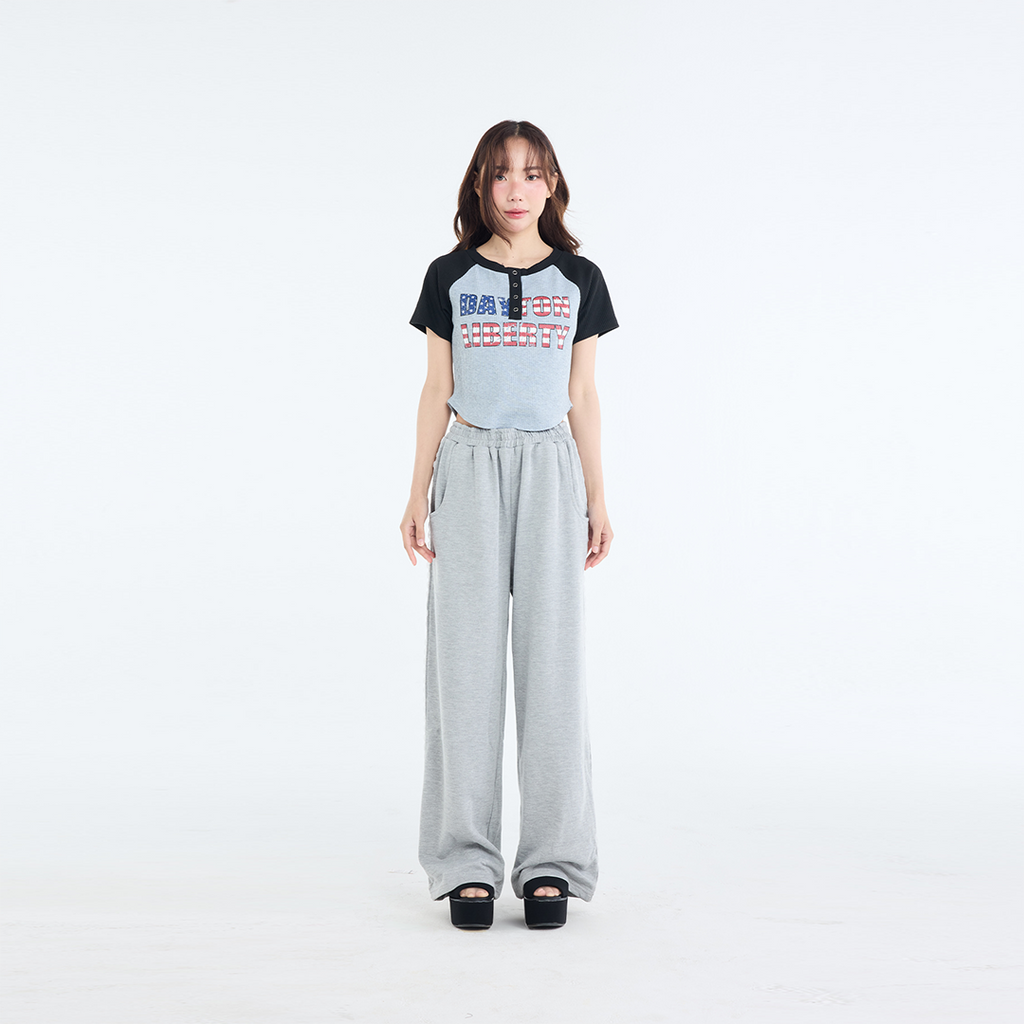 เสื้อครอป "Dayton Liberty" สไตล์สปอร์ตเกิร์ล กระดุมหน้าเพิ่มกิมมิคความน่ารัก