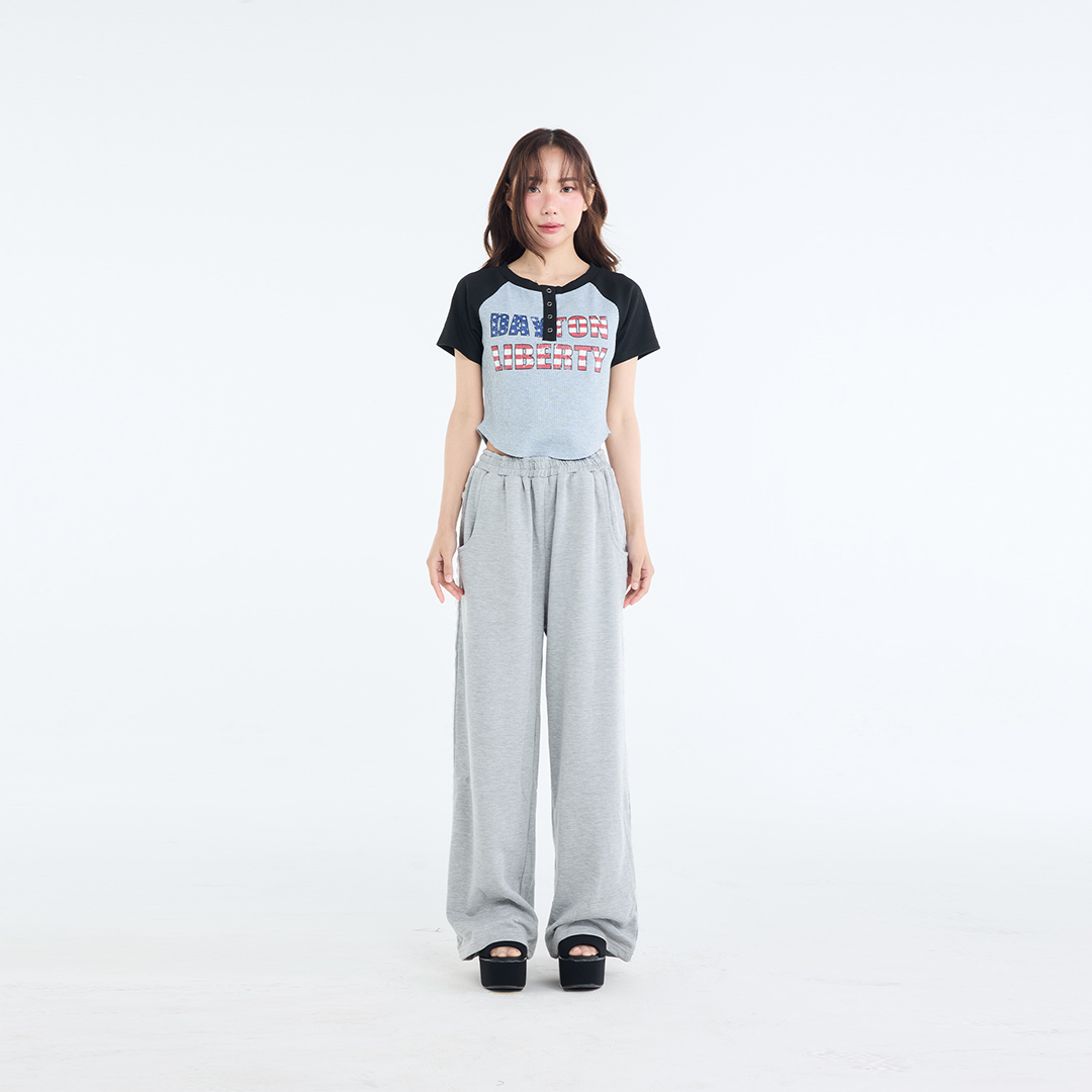 เสื้อครอป "Dayton Liberty" สไตล์สปอร์ตเกิร์ล กระดุมหน้าเพิ่มกิมมิคความน่ารัก
