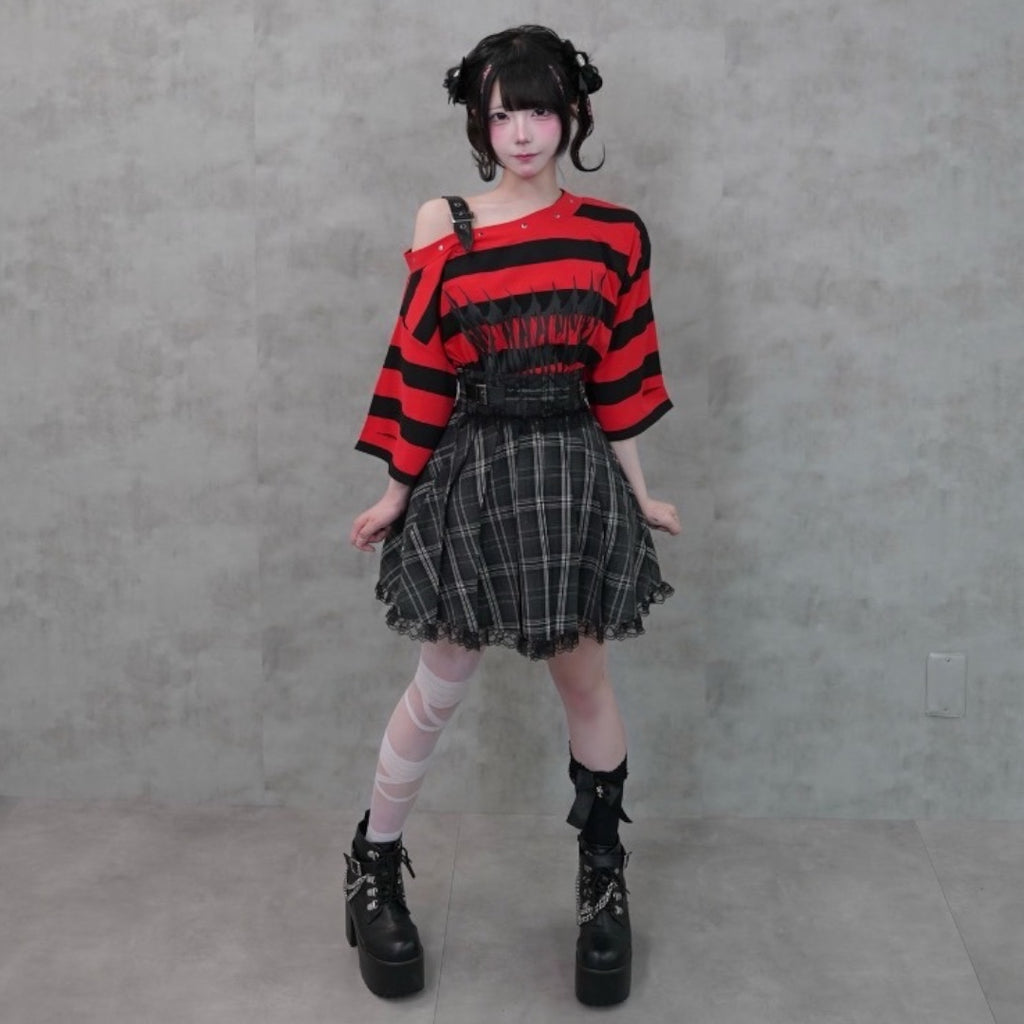 Majoretty - กระโปรงจีบลายสก๊อตเทาดำ โบว์เข็มขัดคู่แต่งลูกไม้ ลุคหวานเท่