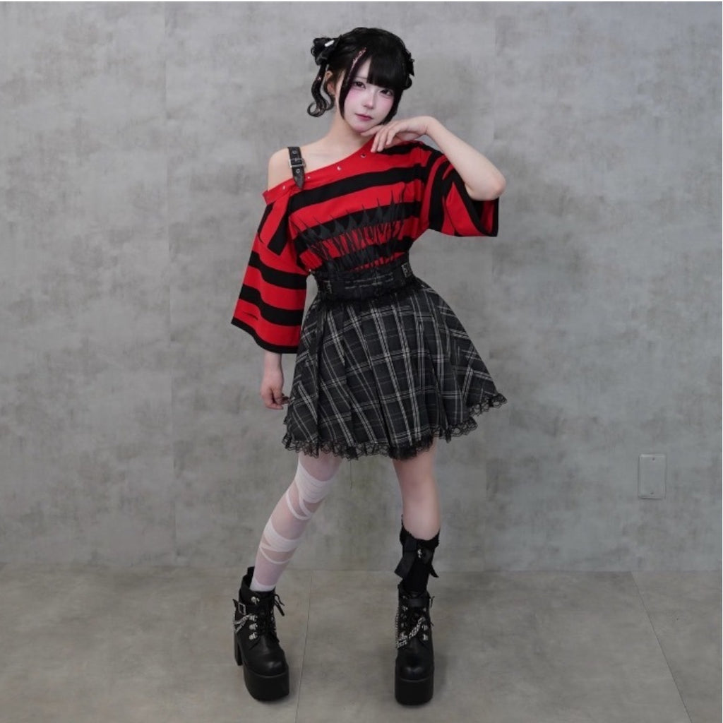 Majoretty - กระโปรงจีบลายสก๊อตเทาดำ โบว์เข็มขัดคู่แต่งลูกไม้ ลุคหวานเท่