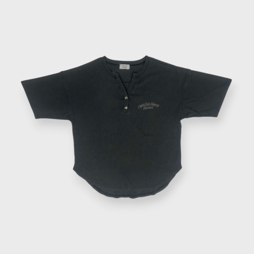 PIGMENT BIO-WASH HENLEY CURVE-HEM TEE