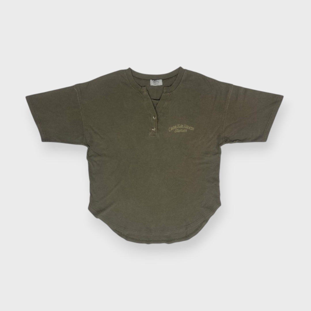 PIGMENT BIO-WASH HENLEY CURVE-HEM TEE
