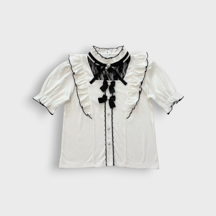 Majoretty x Kokone - เสื้อเบลาส์แขนตุ๊กตา ดีเทลระบายไหล่และโบว์คู่สุดคิวท์ สไตล์หวานน่ารัก