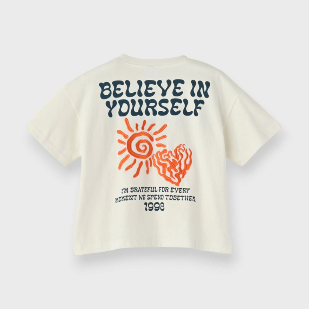 KIDS SHORT-SLEEVE T-SHIRT WITH FRONT AND BACK GRAPHICS (100–120 CM)