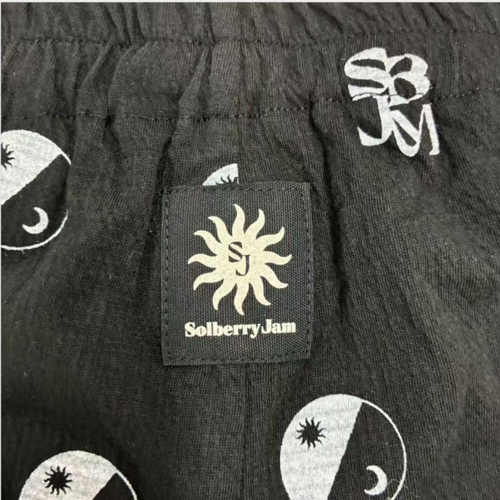 Kids (Size100-120cm) Sun & Moon Emblem Shorts (Black)