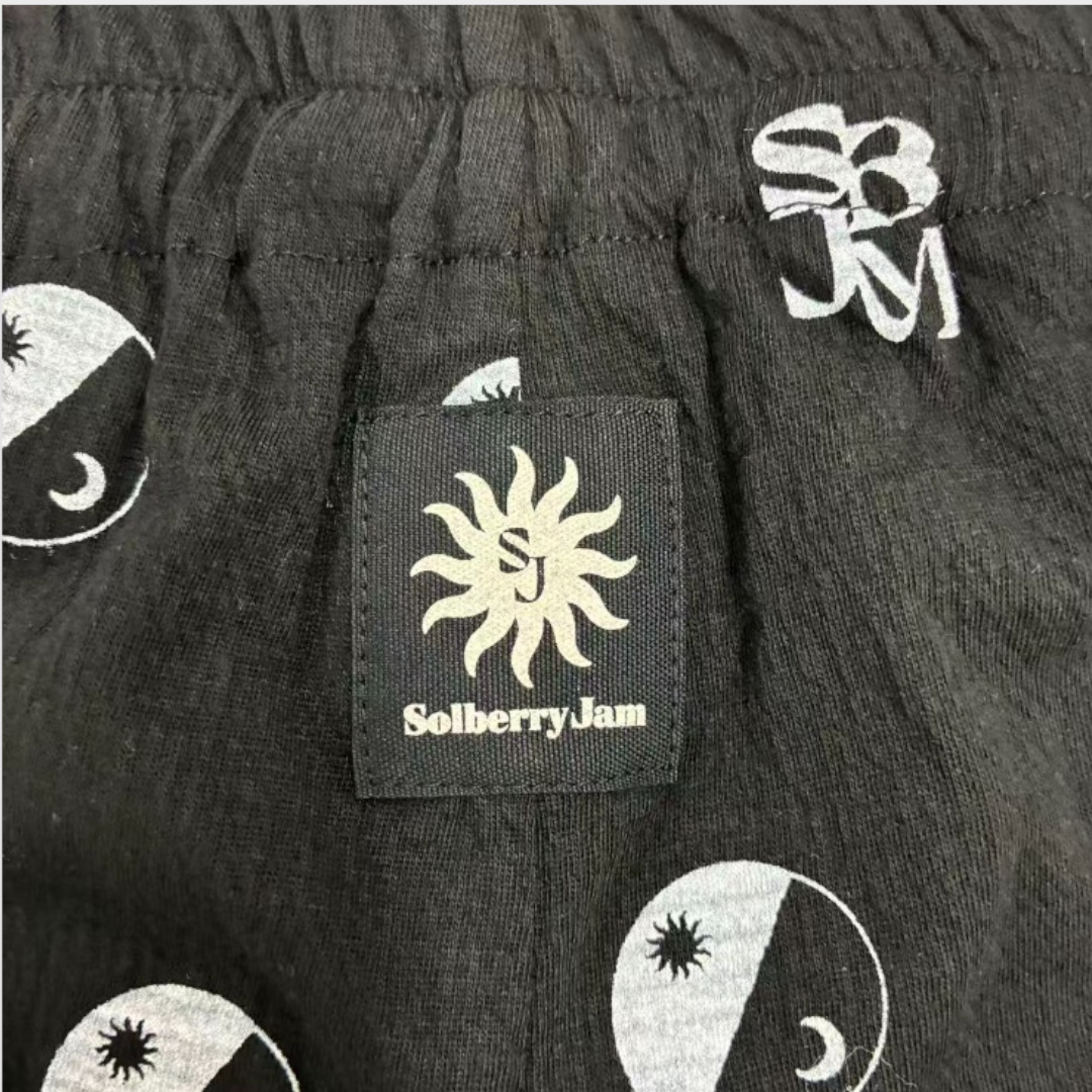 Kids (Size100-120cm) Sun & Moon Emblem Shorts (Black)