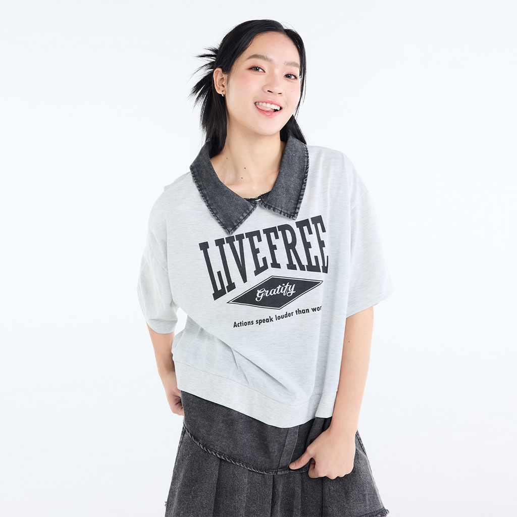 เสื้อยืดคอปกเดนิม พิมพ์ลาย LIVEFREE ทรงครอป ใส่สบายมีลูกเล่น