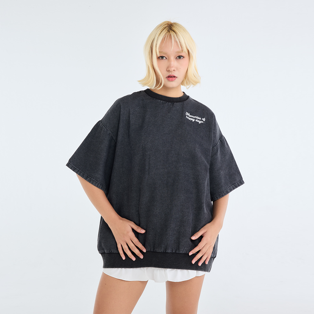 เสื้อยืดแขนสั้น "Memories of Happy Days" – ดีไซน์เท่ด้วยปักลายหัวใจ