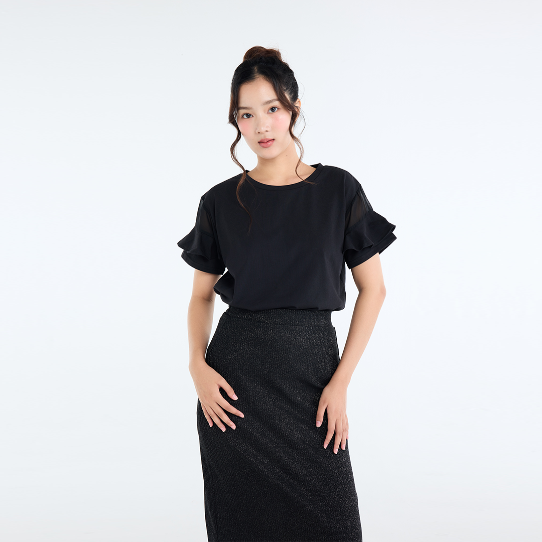 เสื้อแขนระบายชั้นเลเยอร์ “น่ารักแบบเบาๆ แต่คีพลุคปังได้ทั้งวัน”