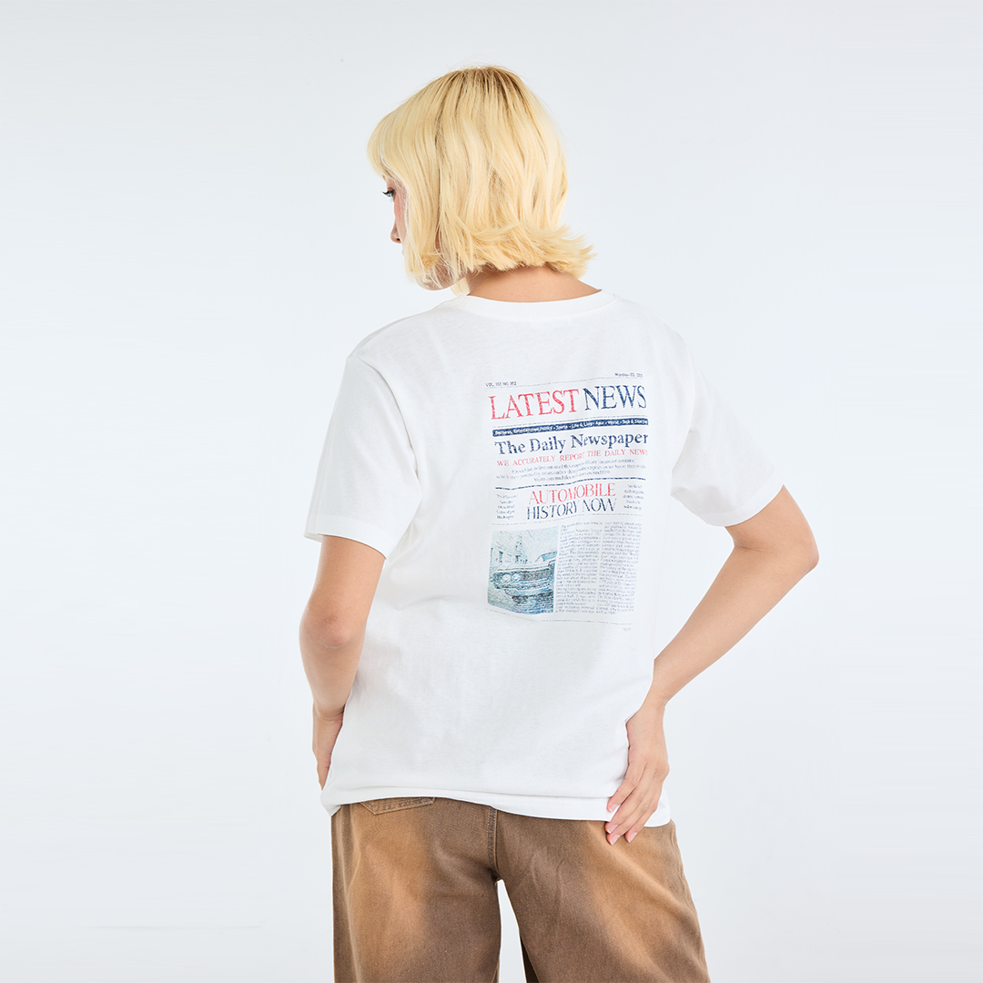 เสื้อยืดพิมพ์ลาย “Newspaper Daily Mood” – อัปเดตความคูลให้ตู้เสื้อผ้าคุณ