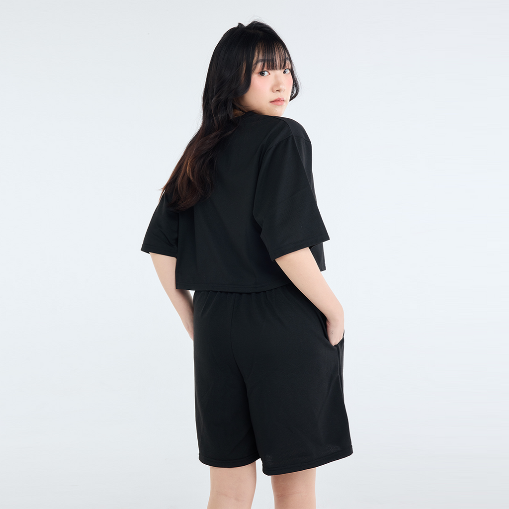 ชุดเซ็ต NECESSITY เรโทรชิว–ใส่สบายลุคเก๋สไตล์ยุค 90s