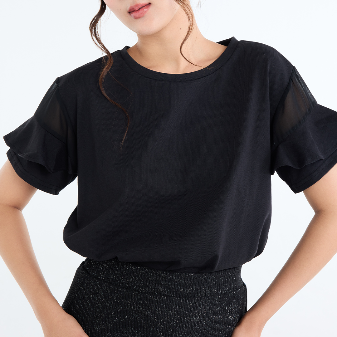 เสื้อแขนระบายชั้นเลเยอร์ “น่ารักแบบเบาๆ แต่คีพลุคปังได้ทั้งวัน”