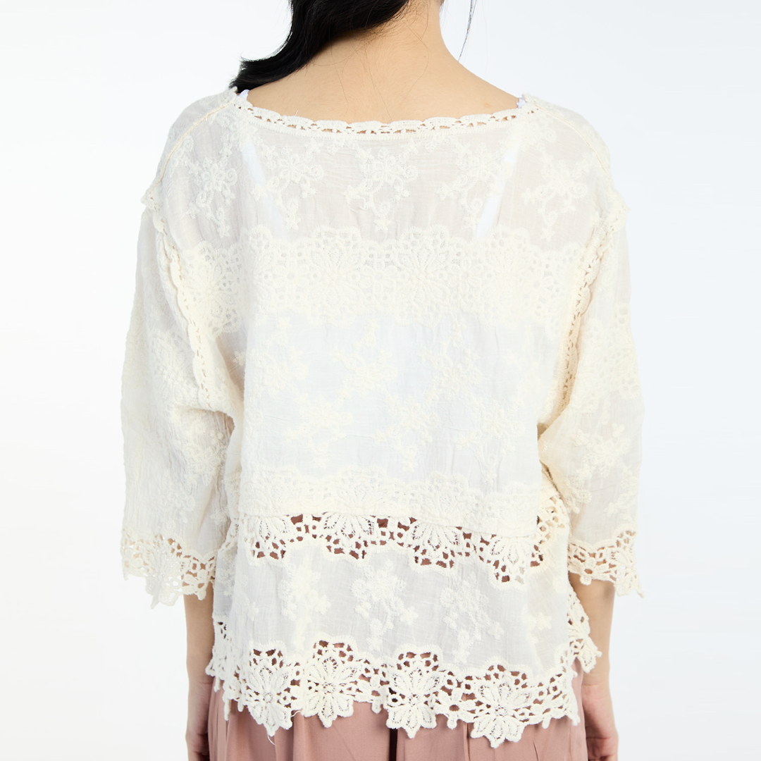 เสื้อเบลาส์ลูกไม้ Lace Blouse สไตล์วินเทจ เสื้อแฟชั่นหวานละมุน