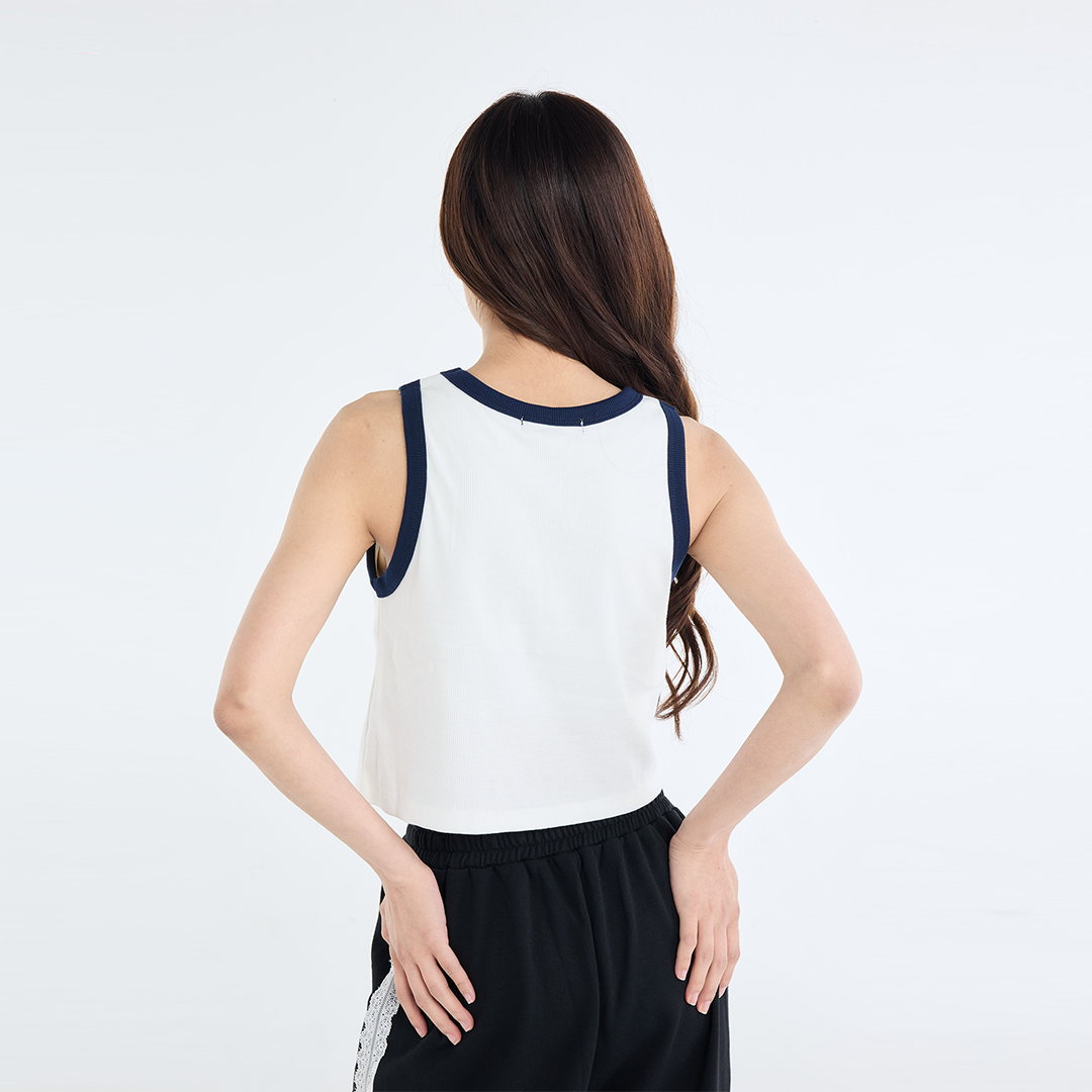 เสื้อครอป “HARRISBURG” ตัวจิ๋วแต่พลังล้น—ใส่แล้วพร้อม Move It Up!