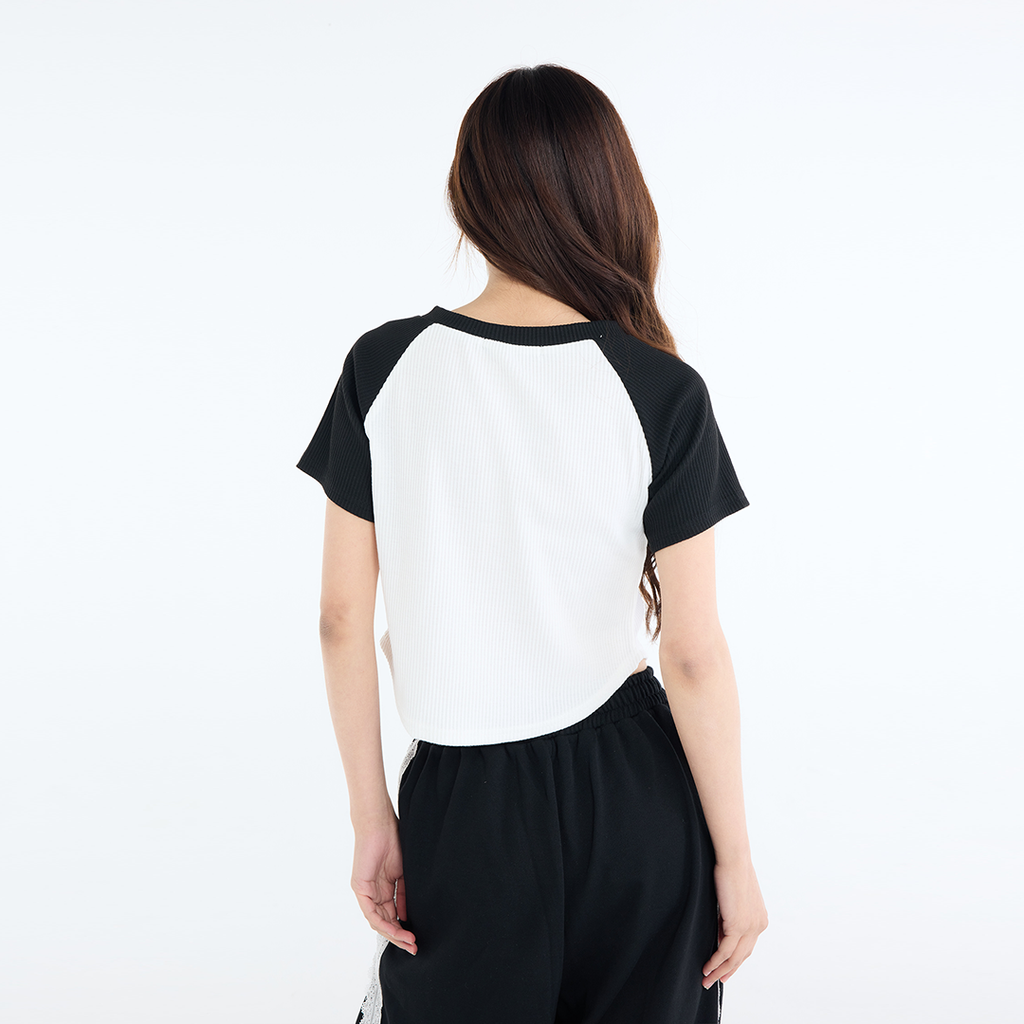 เสื้อครอป "Dayton Liberty" สไตล์สปอร์ตเกิร์ล กระดุมหน้าเพิ่มกิมมิคความน่ารัก