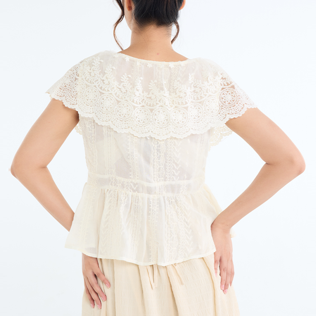 เสื้อเบลาส์ลูกไม้ผู้หญิง Lace Blouse สไตล์วินเทจ เสื้อแฟชั่นหวานหรู