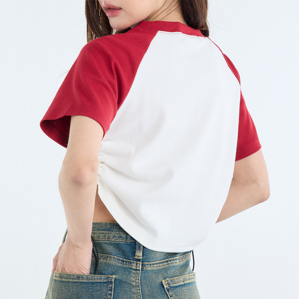เสื้อครอป "Unborn Brightly" ทรงสปอร์ตสุดชิคสายรูดข้างปรับระดับความแซ่บ