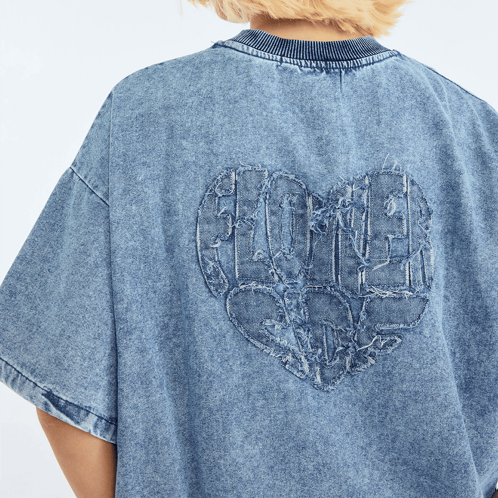 เสื้อยืดแขนสั้น "Memories of Happy Days" – ดีไซน์เท่ด้วยปักลายหัวใจ