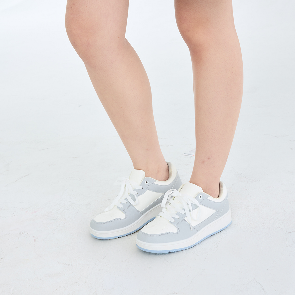 รองเท้าผ้าใบ Casual Sneakers ใส่สบาย เดินทั้งวันก็ยังยิ้มได้
