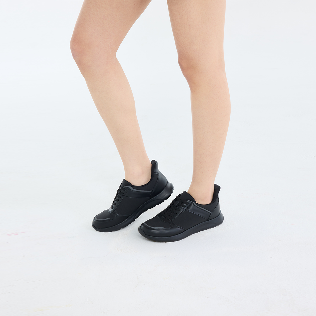 รองเท้าผ้าใบ Happy Step เดินสบาย ใส่ง่าย ใส่แล้วโลกดูนุ่มขึ้น