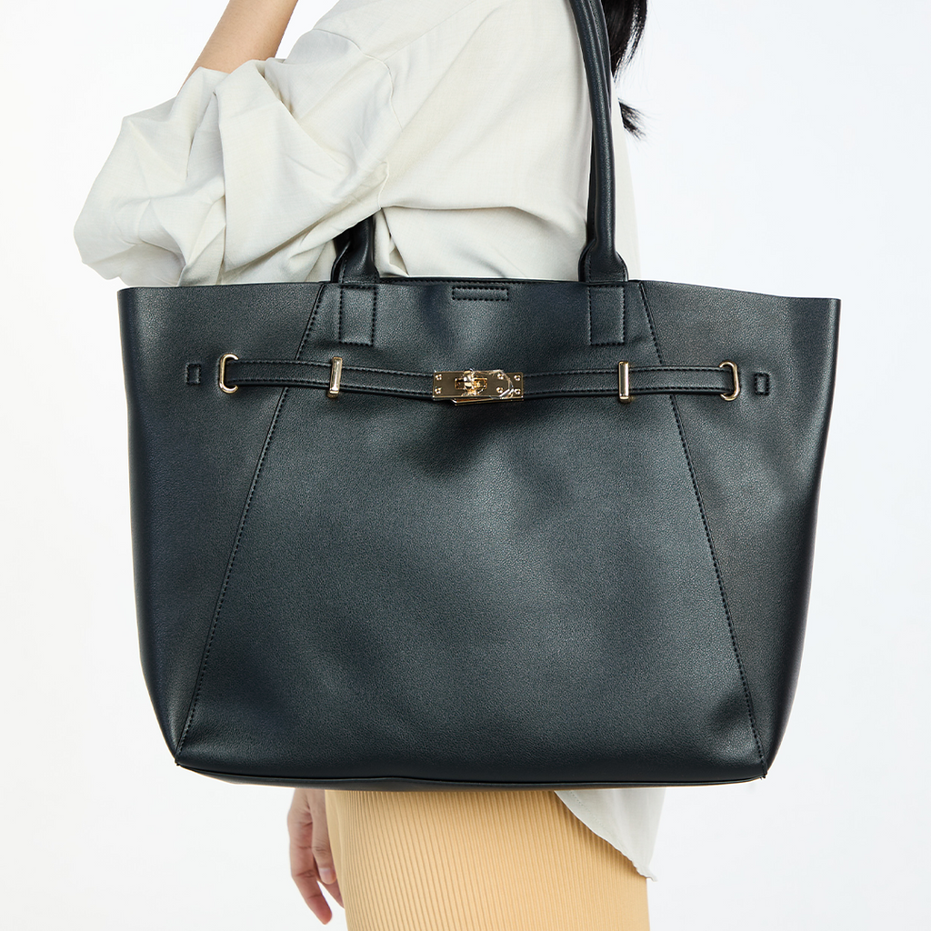 กระเป๋าสะพายไหล่รุ่นทรง Tote เรียบหรู อยู่ทรง สไตล์สาวทำงานมือโปร