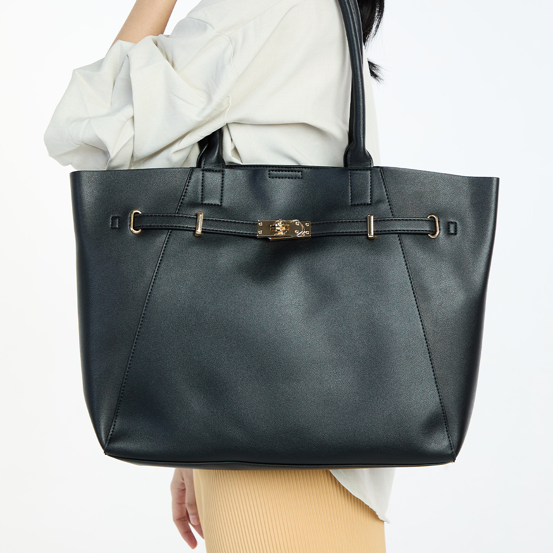 กระเป๋าสะพายไหล่รุ่นทรง Tote เรียบหรู อยู่ทรง สไตล์สาวทำงานมือโปร