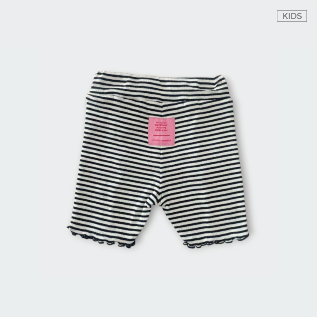 Kids กางเกงขาสั้นเด็กสายลายทาง ขยับทีไรก็ยังน่ารัก