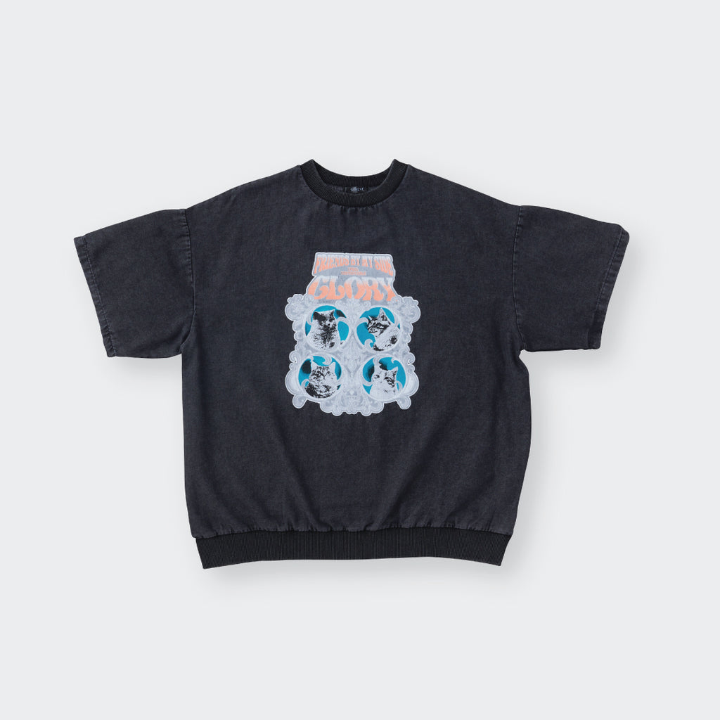 เสื้อยีนส์โอเวอร์ไซซ์ “GLORY Moodboard Tee” – งานลุคเท่แบบ Gen Z ใส่แล้วคูลขึ้นเฉย