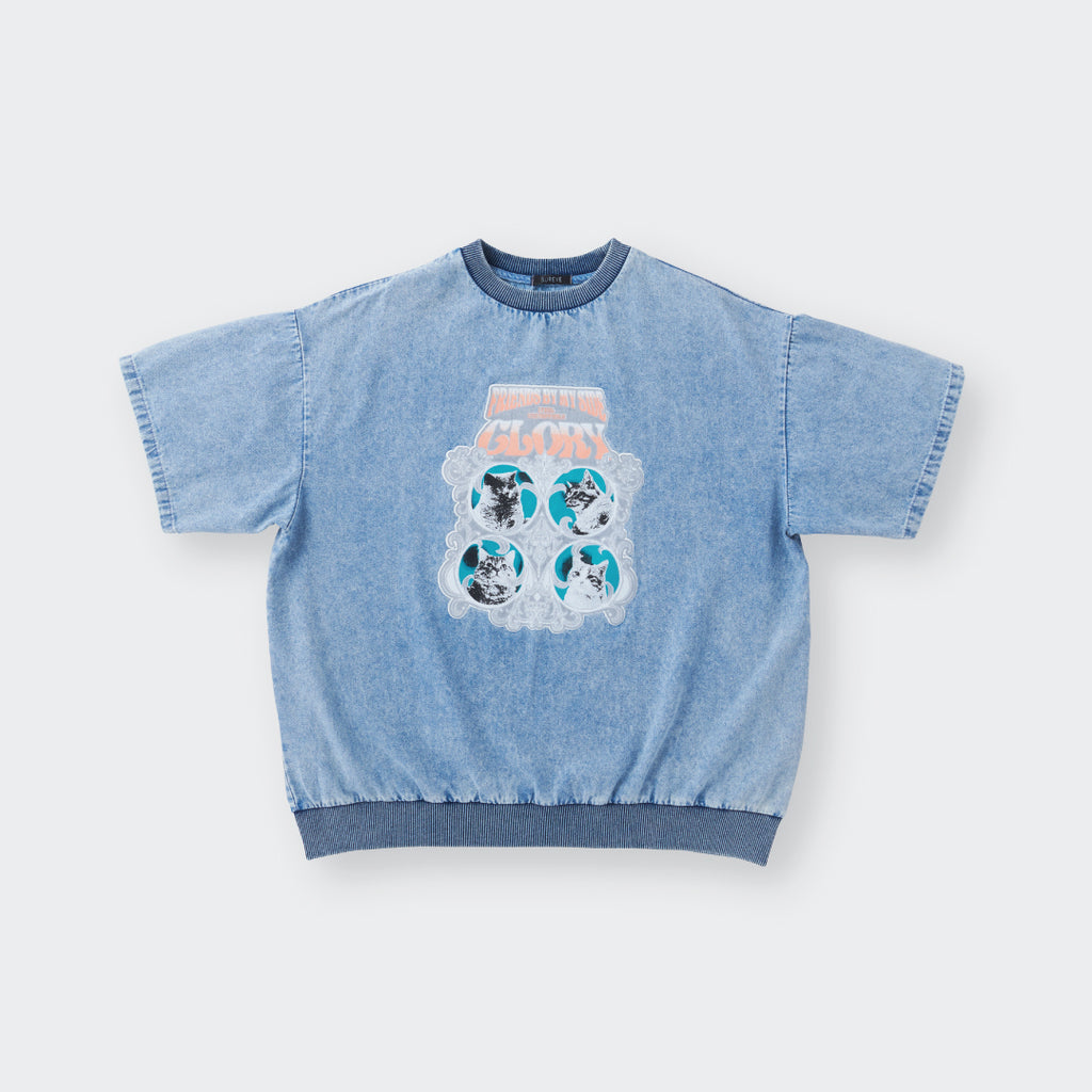 เสื้อยีนส์โอเวอร์ไซซ์ “GLORY Moodboard Tee” – งานลุคเท่แบบ Gen Z ใส่แล้วคูลขึ้นเฉย