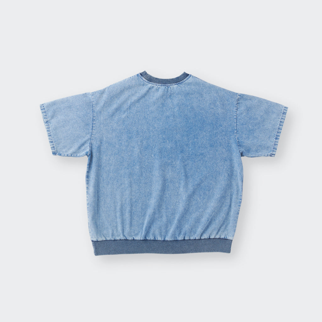 เสื้อยีนส์โอเวอร์ไซซ์ “GLORY Moodboard Tee” – งานลุคเท่แบบ Gen Z ใส่แล้วคูลขึ้นเฉย