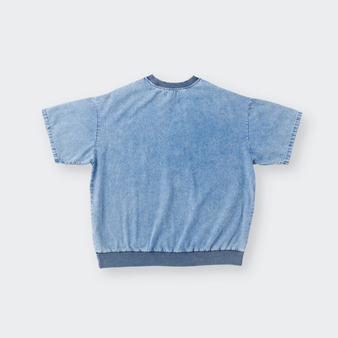 เสื้อยีนส์โอเวอร์ไซซ์ “GLORY Moodboard Tee” – งานลุคเท่แบบ Gen Z ใส่แล้วคูลขึ้นเฉย