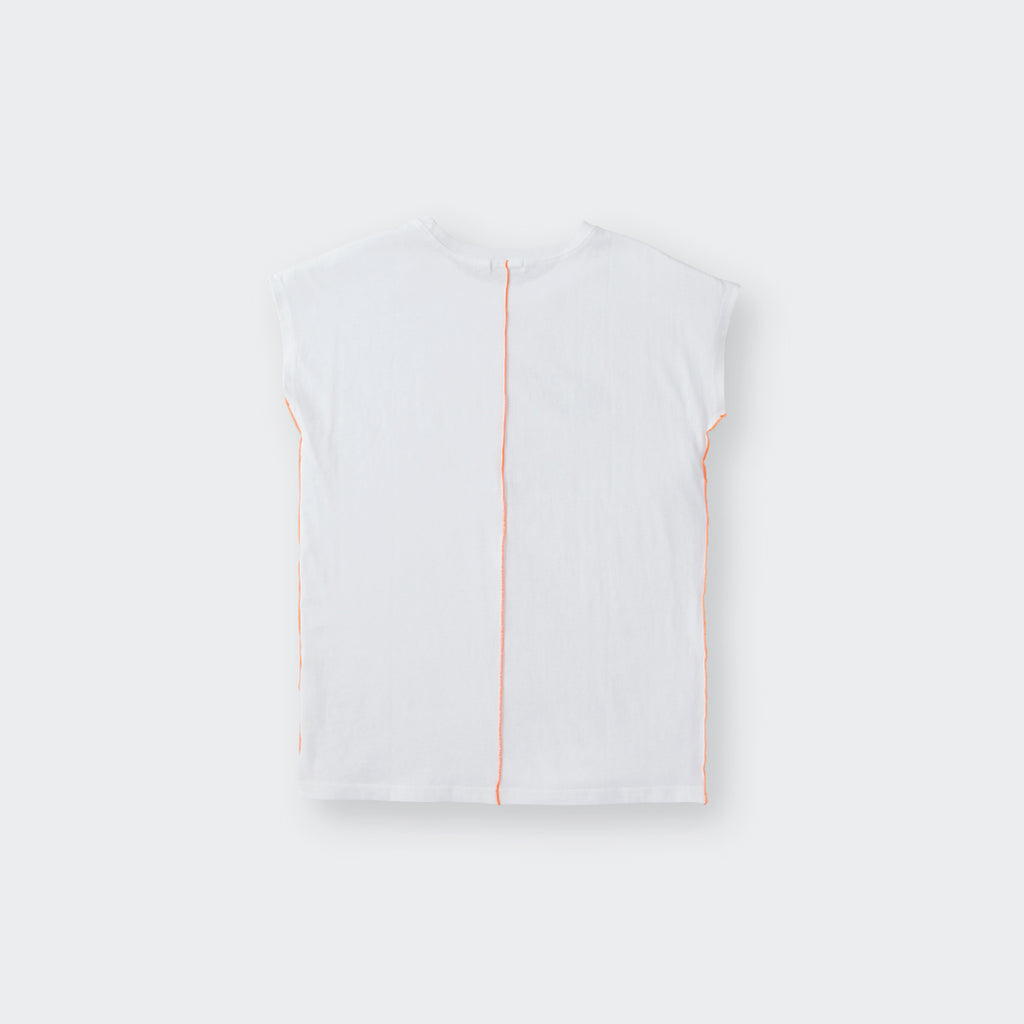 เสื้อแขนกุดลาย College Line Tee ดีไซน์ตะเข็บกลางสุดเก๋ ใส่สบาย สไตล์สตรีทเท่ๆ