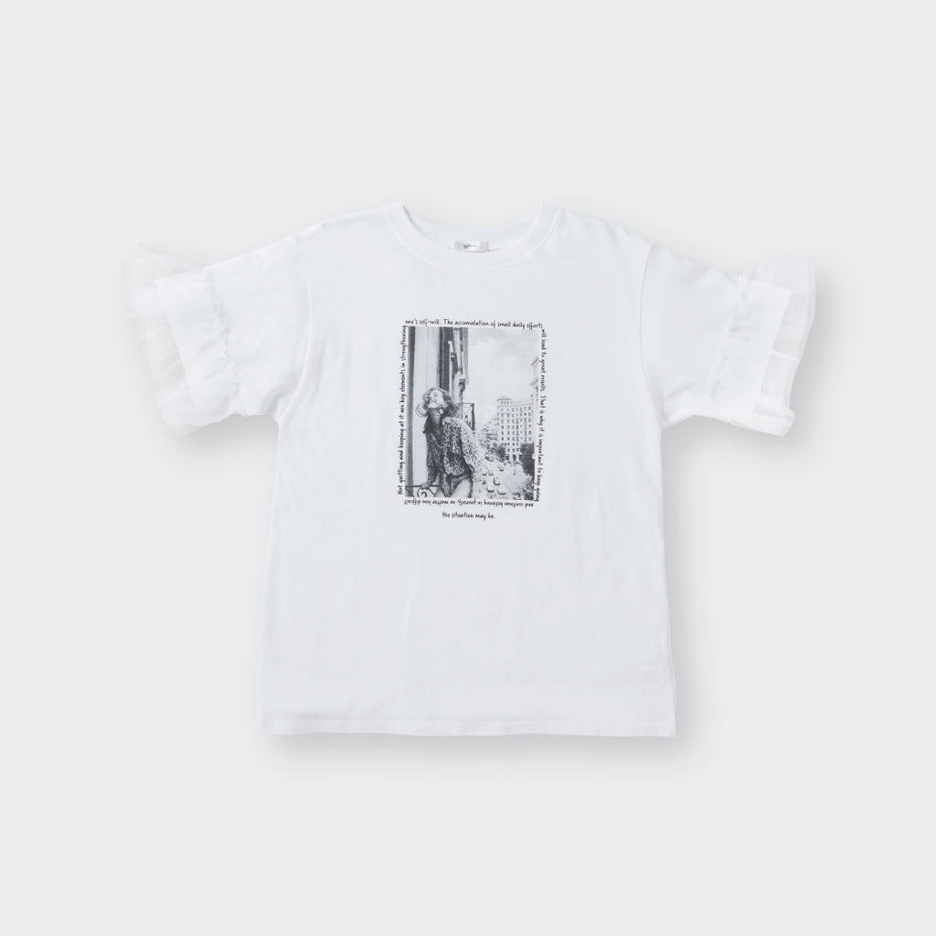 เสื้อยืดแขนระบาย Photo Print Tee หวานนิด เท่หน่อย ใส่ง่ายทุกวัน