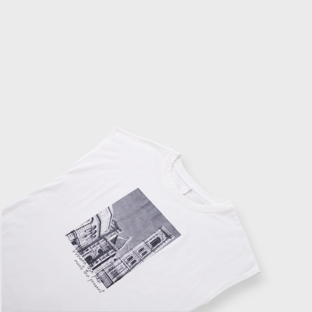 เสื้อแขนกุดลายภาพถ่าย Past & Present Moment