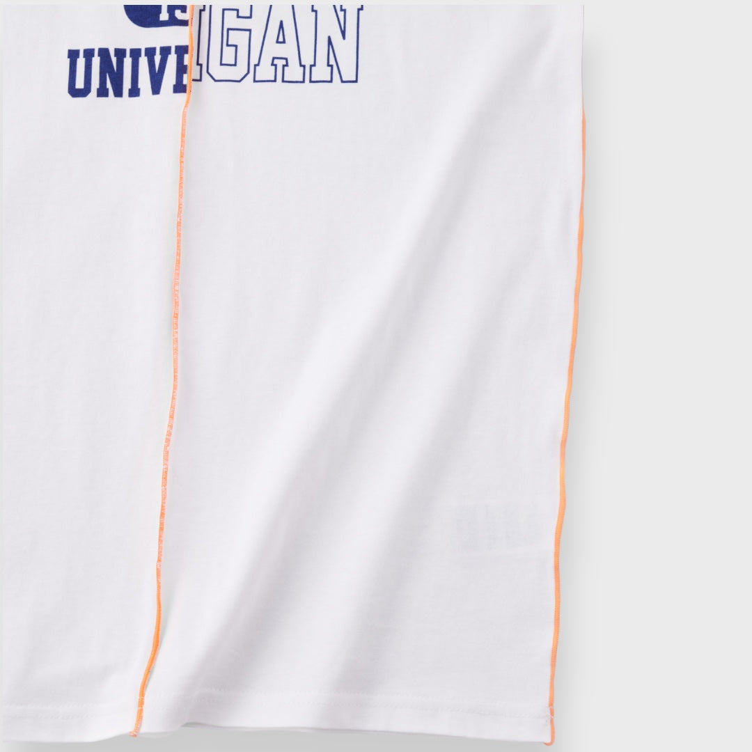 เสื้อแขนกุดลาย College Line Tee ดีไซน์ตะเข็บกลางสุดเก๋ ใส่สบาย สไตล์สตรีทเท่ๆ