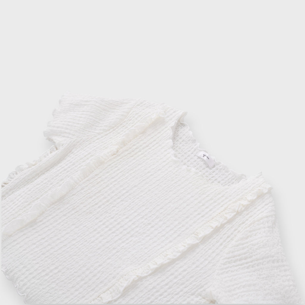 เสื้อยืดผู้หญิง “ระบายเบา ๆ แต่ความน่ารักไม่เบาเลย”