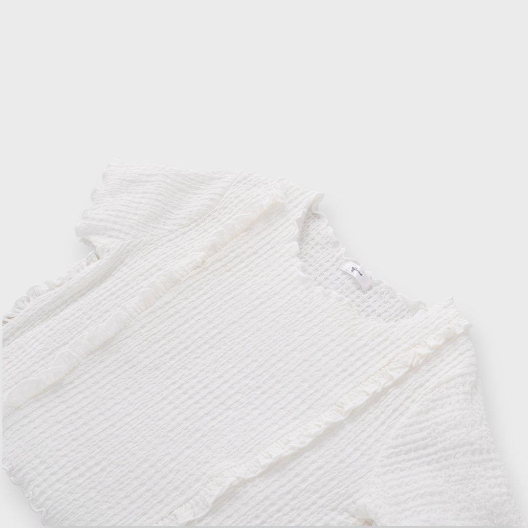 เสื้อยืดผู้หญิง “ระบายเบา ๆ แต่ความน่ารักไม่เบาเลย”