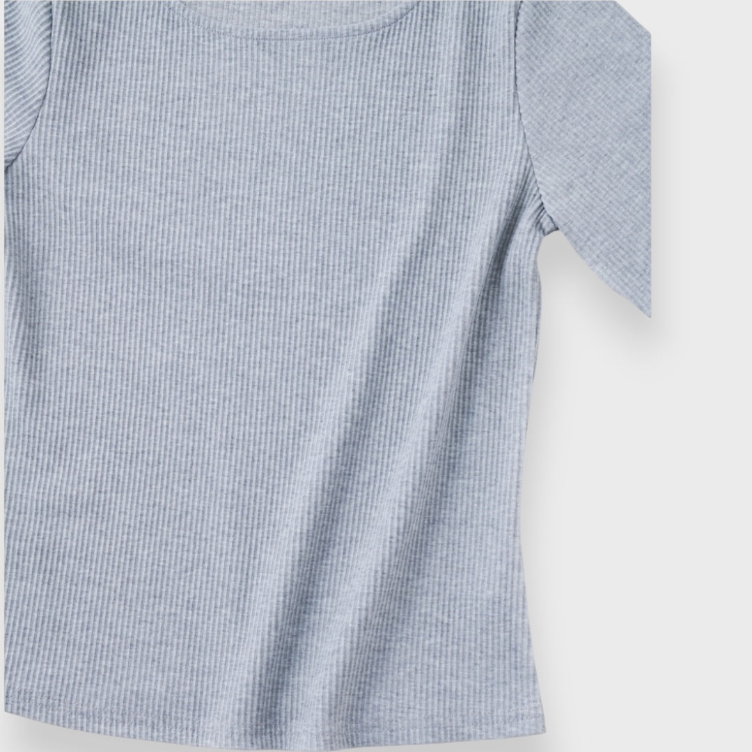 เสื้อยืดผ้าร่องแขนสั้น ดีเทลขอบแขนสีตัด ใส่สบาย ลุคเรียบแต่แอบมีลูกเล่น