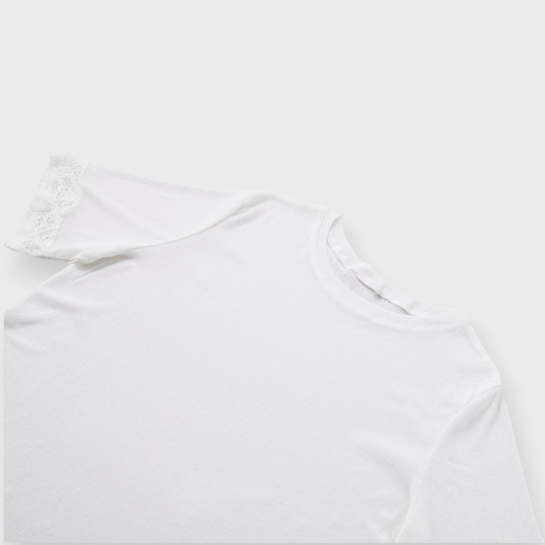 เสื้อยืดแต่งขอบแขนลูกไม้ ลุคเรียบแต่แอบหวาน