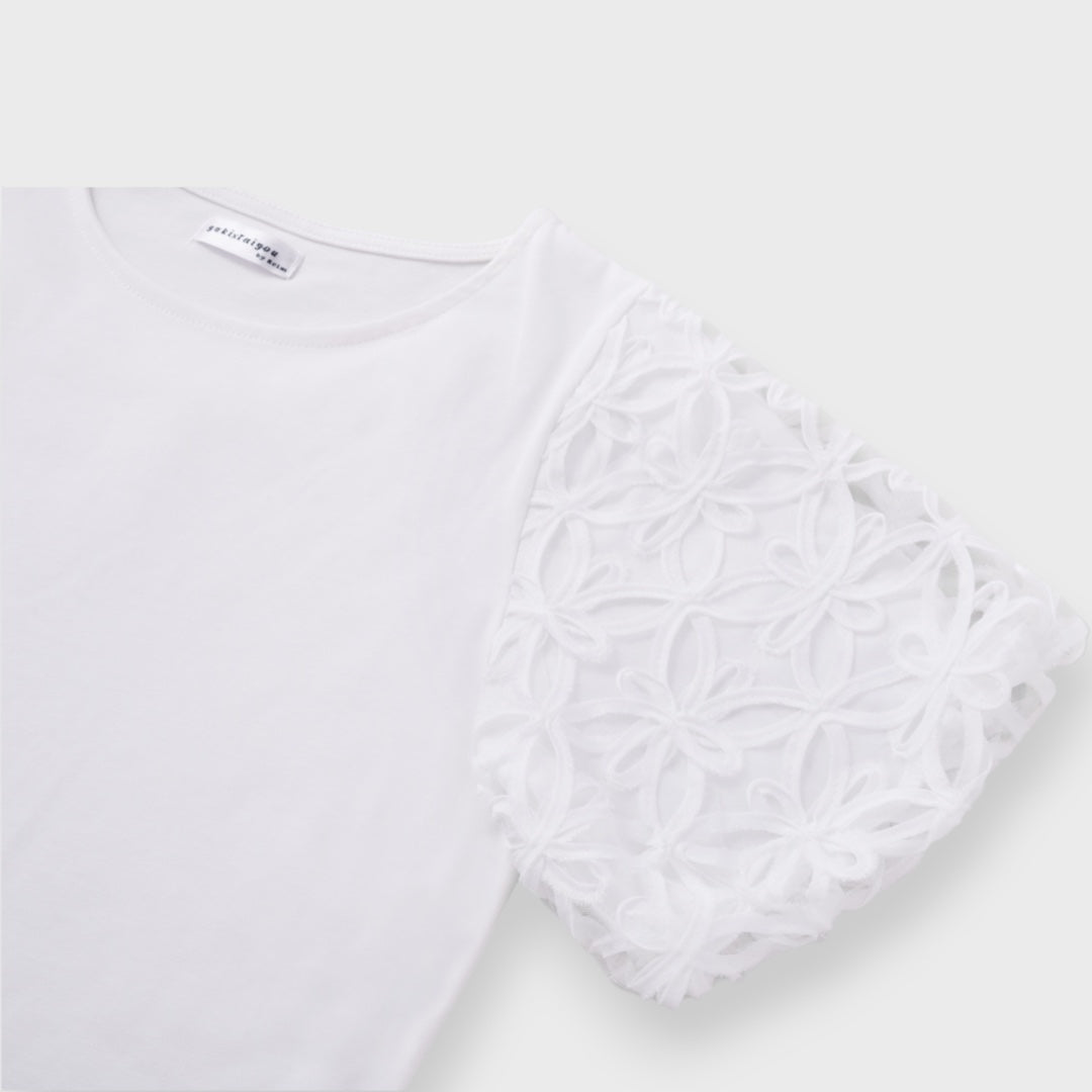 เสื้อยืดแขนลูกไม้ดอกไม้ – เรียบๆ แต่แขนโดดเด่น