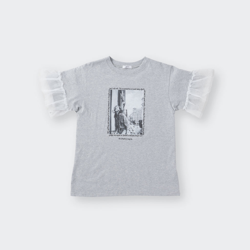 เสื้อยืดแขนระบาย Photo Print Tee หวานนิด เท่หน่อย ใส่ง่ายทุกวัน