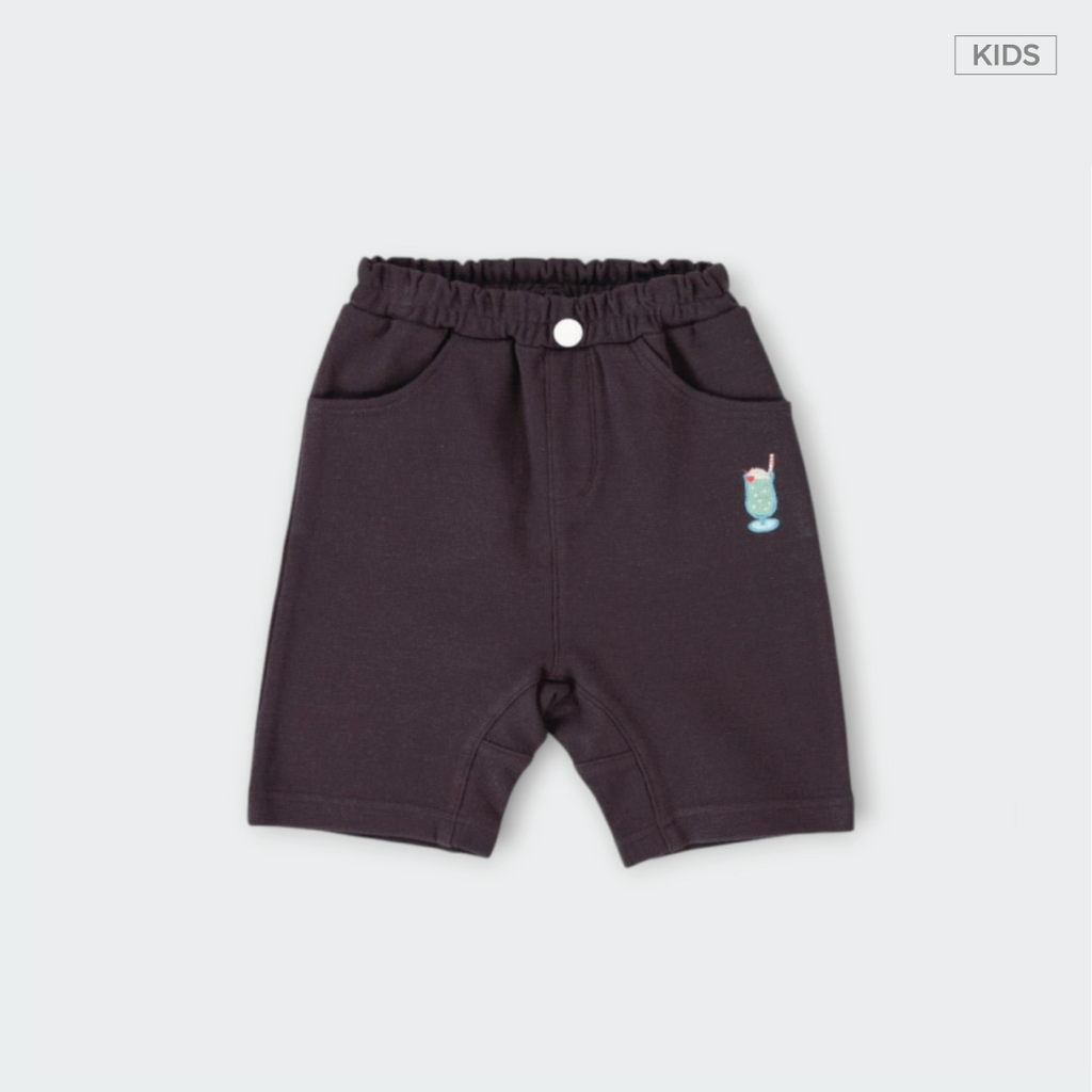 Kids กางเกงขาสั้นเด็ก “Black Happy Sip!” ใส่แล้วเหมือนพกความสดใสติดตัว