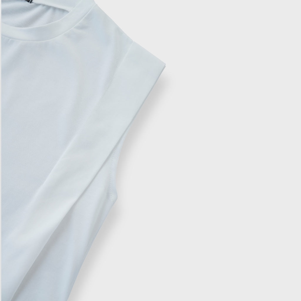 เสื้อแขนกุดเล่นเลเยอร์ “ตัวเดียวเอาอยู่”