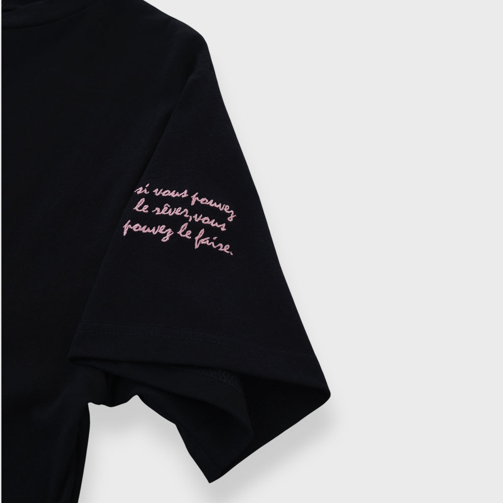 เสื้อมินิมอล Tiny Script Tee - เรียบแต่แอบมีดีเทล