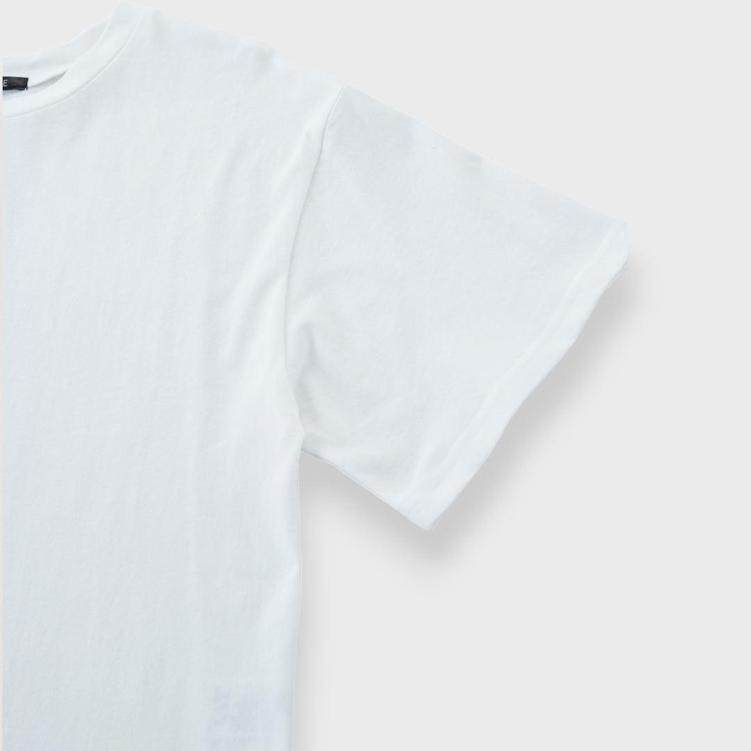 เสื้อยืดชายโค้ง “นุ่มลื่นใส่ปุ๊บดูดีปั๊บ” – มินิมอลเท่ๆ สายชิลต้องมี