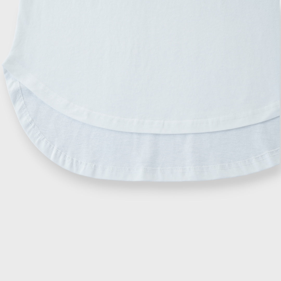 เสื้อยืดชายโค้ง “นุ่มลื่นใส่ปุ๊บดูดีปั๊บ” – มินิมอลเท่ๆ สายชิลต้องมี